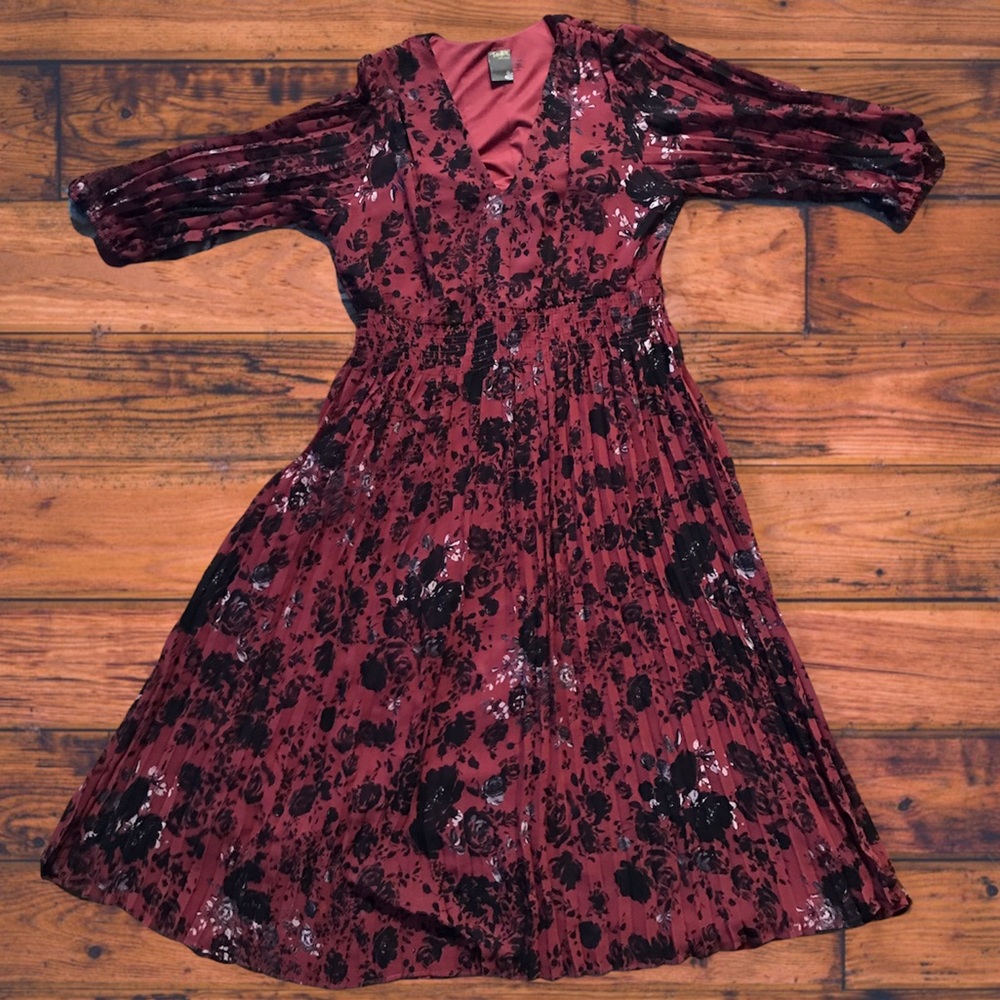 Taylor Woman Maxi DRESS w/ pleated skirt Sz 14W
